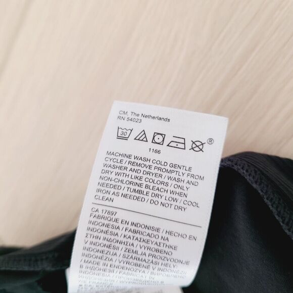 Athleta Brooklyn Bermuda Shorts 4 Black Stretch Lightweight Zip Pockets Pull-On - Picture 8 of 10